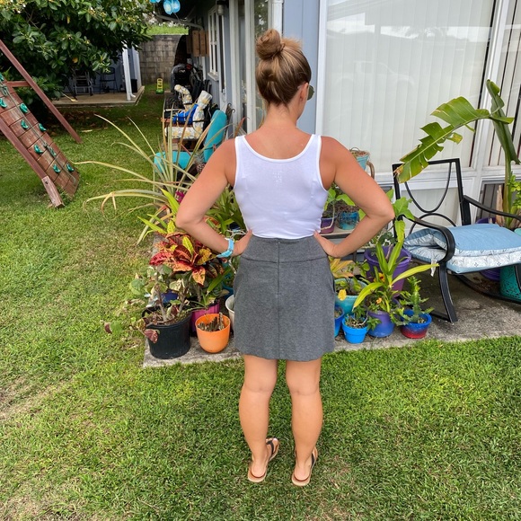 Theory high waisted skirt size 6 - Picture 3 of 9